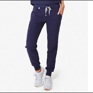 ISO!! Figs scrubs navy XS